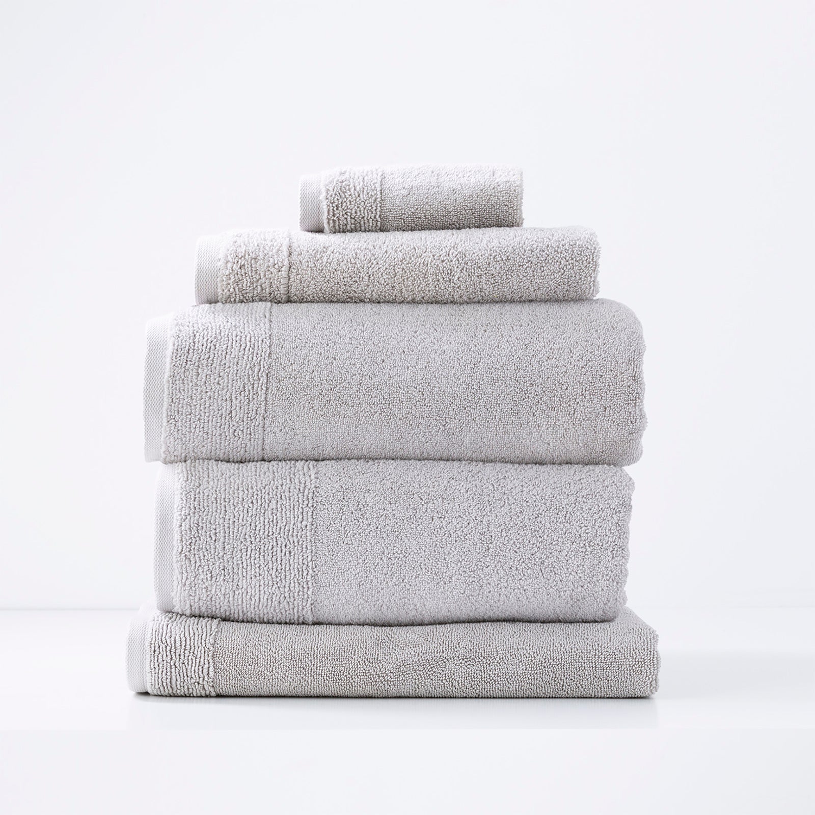 Luxury Vapour bath towels, 5-piece set by Renee Taylor, 650 GSM zero twist cotton, soft and quick-drying for elegant bathrooms.