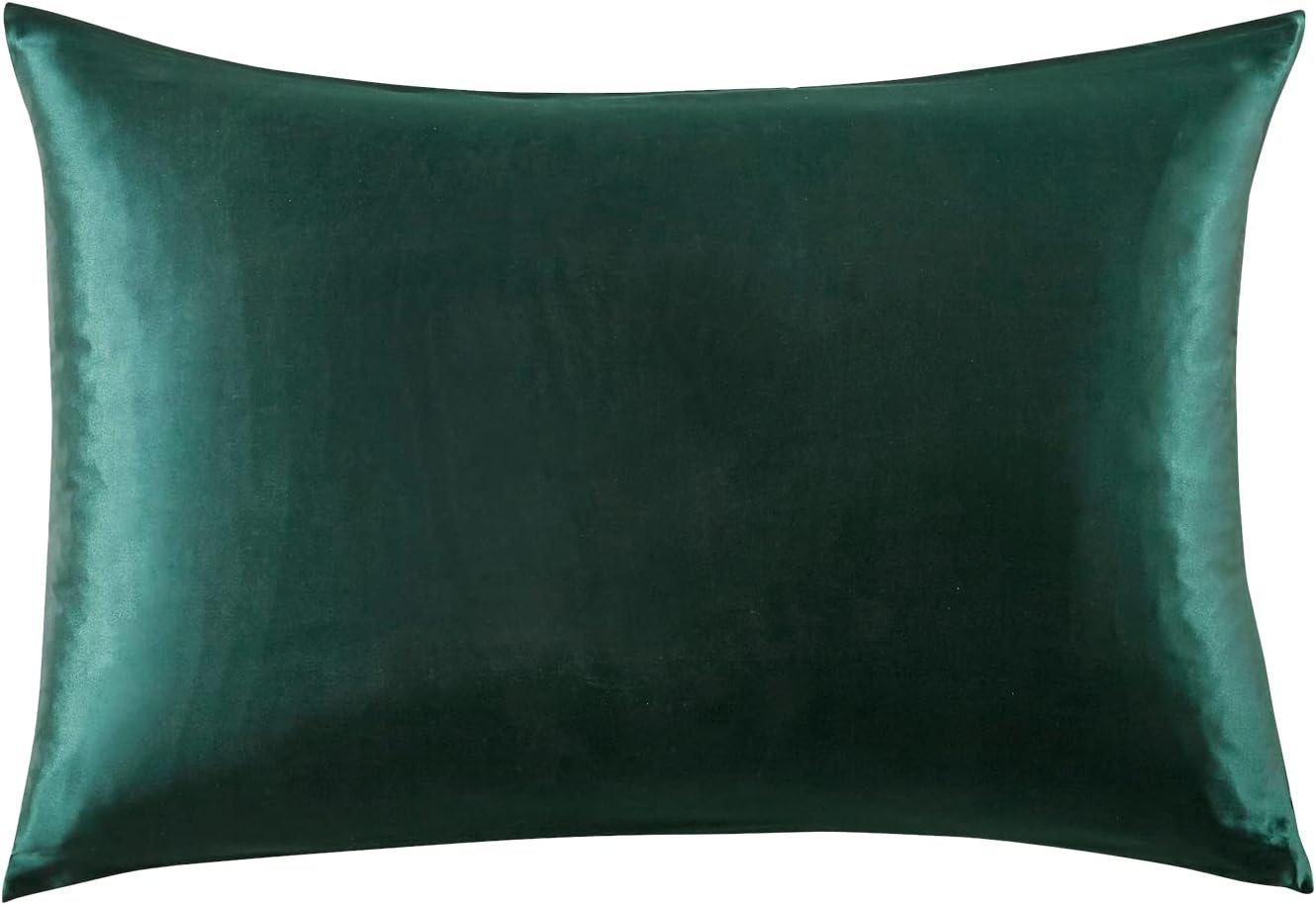 Luxury emerald green pillowcase made from 100% pure Mulberry silk for a smooth, indulgent sleep experience.