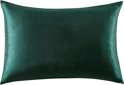 Luxury emerald green pillowcase made from 100% pure Mulberry silk for a smooth, indulgent sleep experience.