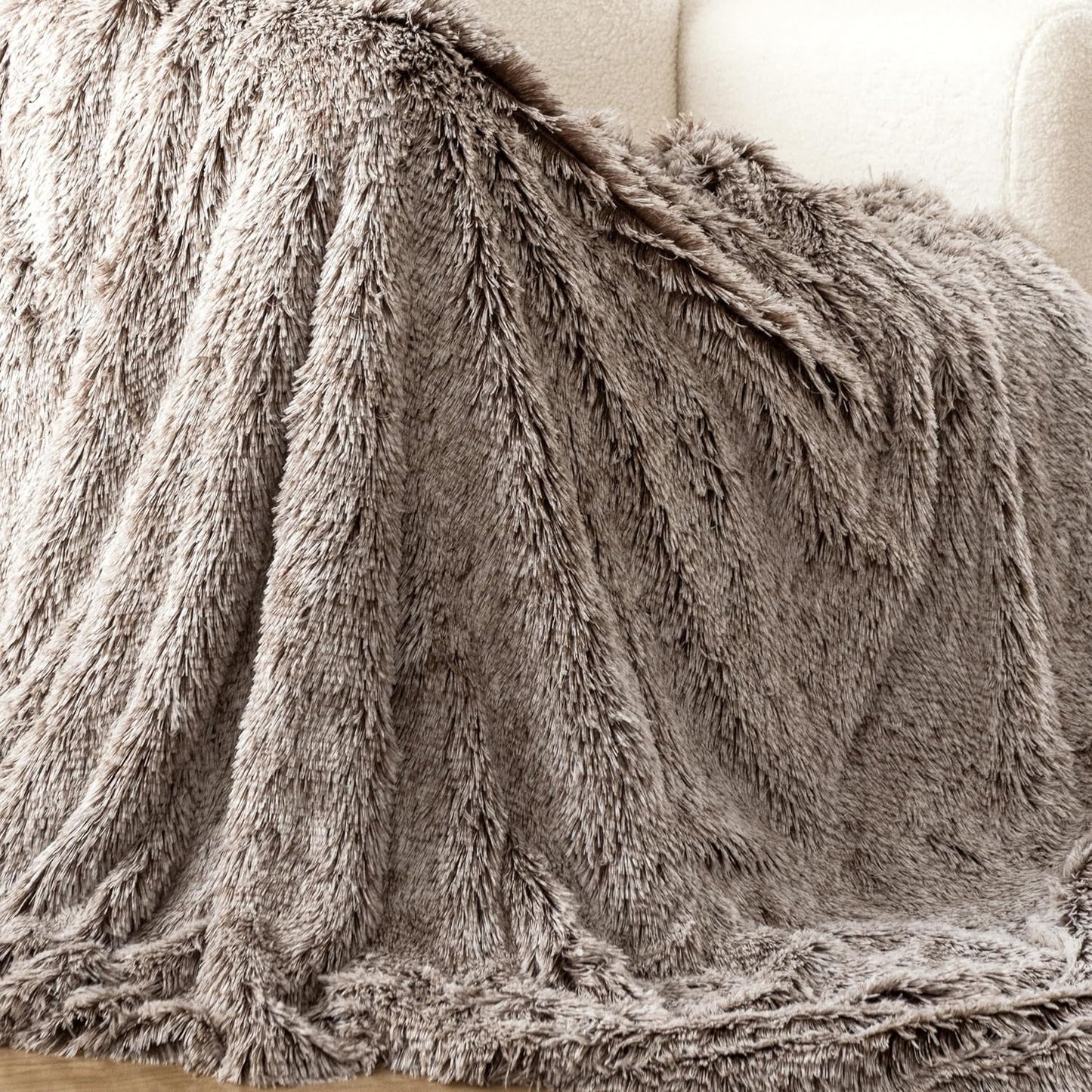 Premium Chestnut Faux Fur Throw Blanket with Shaggy Texture, Ultra-Soft Reversible Design for Cozy Comfort, Perfect Home Throws and Blankets.