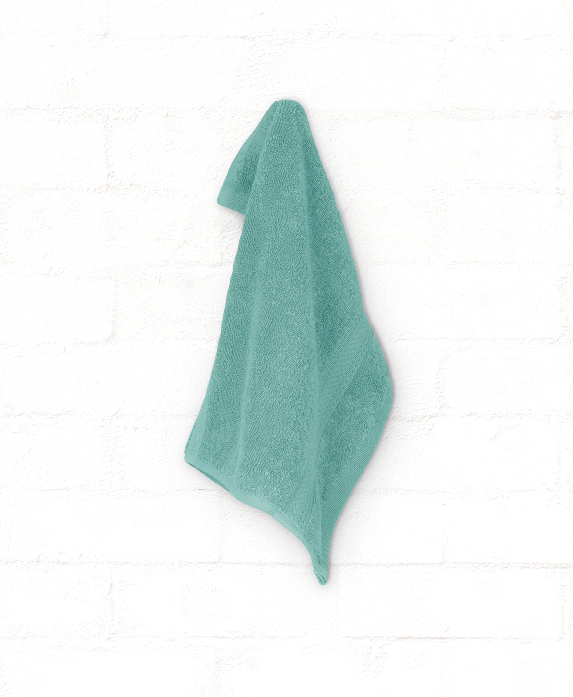 Teal cotton bath towel from the 7-piece luxury bathroom towel set, designed for comfort and style.