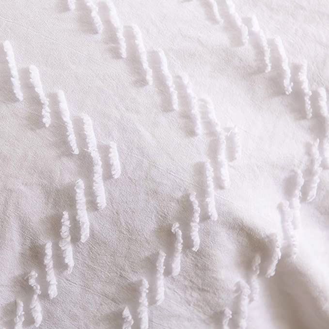 Tufted Boho Wave Jacquard Queen Size White Duvet Quilt Cover Set Close Up