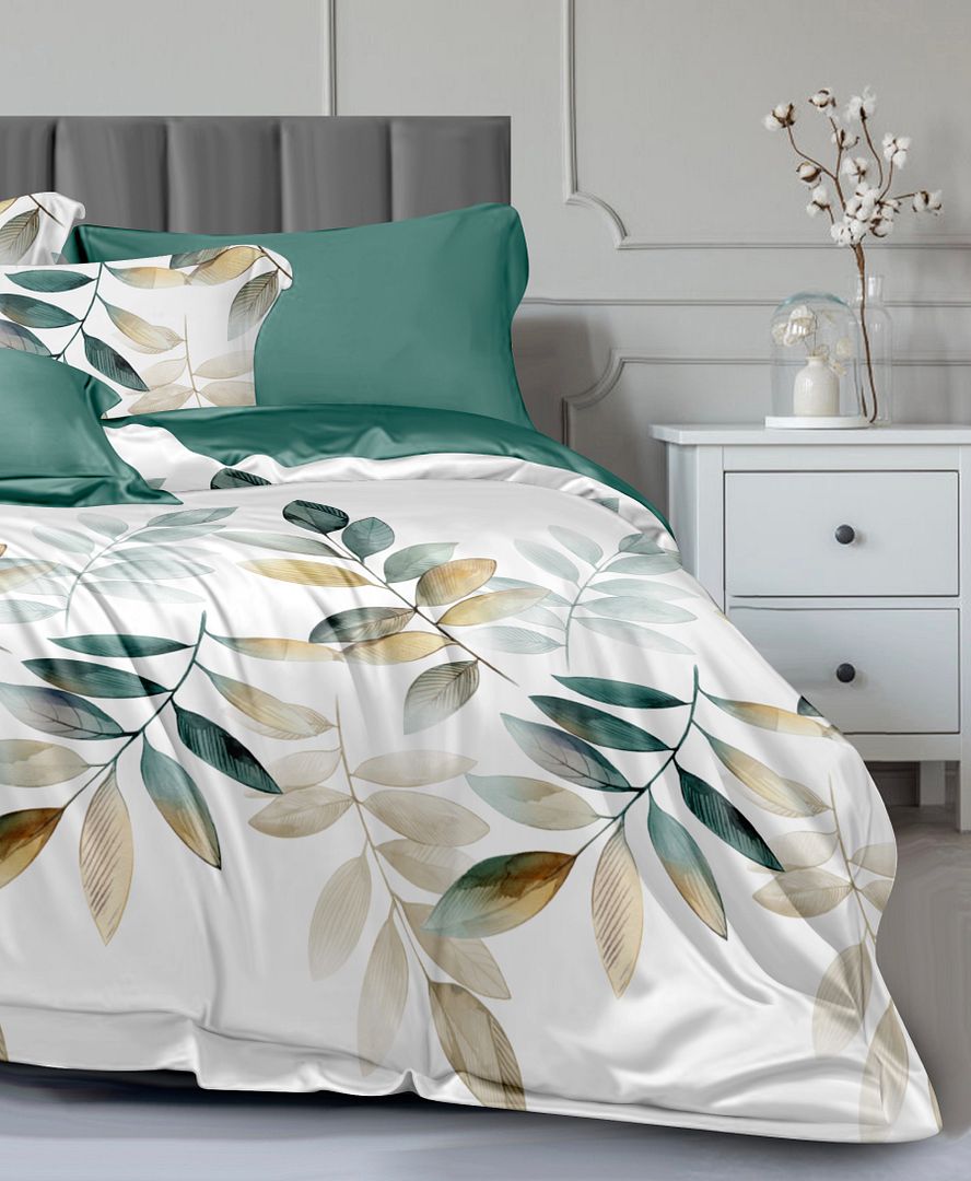 Elegant Autumn King Size Quilt Cover with stylish leaf pattern and smooth finish, perfect for enhancing bedroom decor.